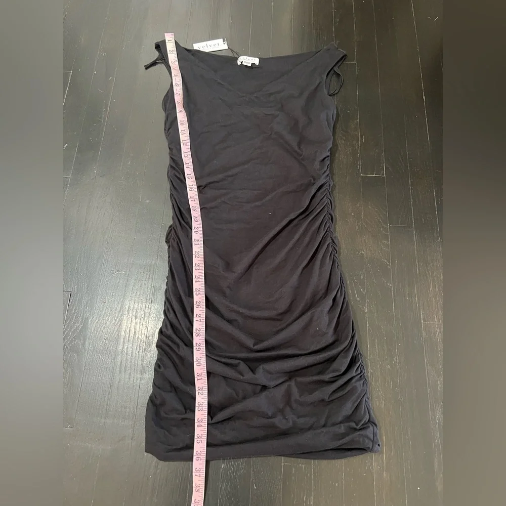Velvet by Graham & Spencer Black Sleeveless Ruched Midi Dress